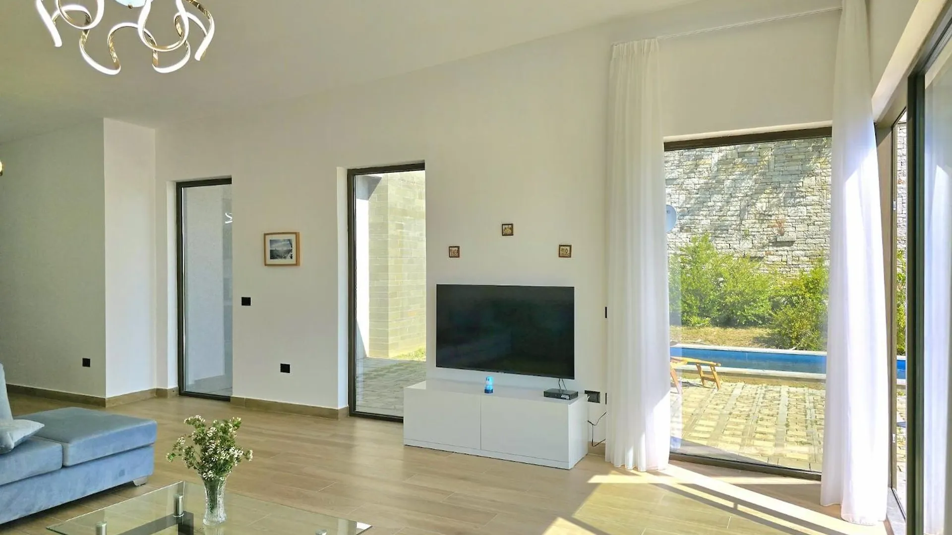 Modern Holiday Home With Sea Views Shetaj 0*,